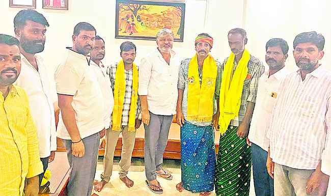వైఎస్సార్‌సీపీలో చేరిన తెలుగు తమ్ముళ్లు 1