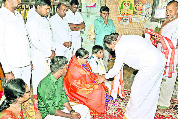 అట్టహాసంగా అగ్నిగుండ ప్రవేశం5