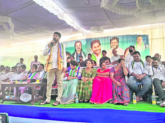 మోసపూరిత హామీలతో చంద్రబాబు అరాచక పాలన 2