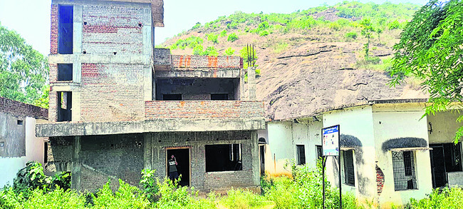 సచివాలయ వ్యవస్థపై నిర్లక్ష్యం1