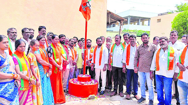ప్రజా సమస్యల   సాధనకు పోరాటం
1