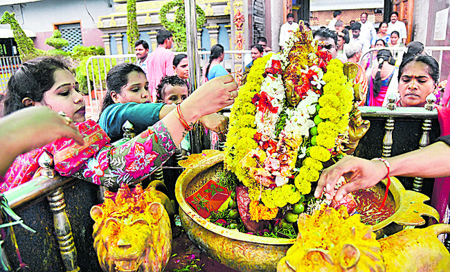 పులకించిన భక్తజన మది1