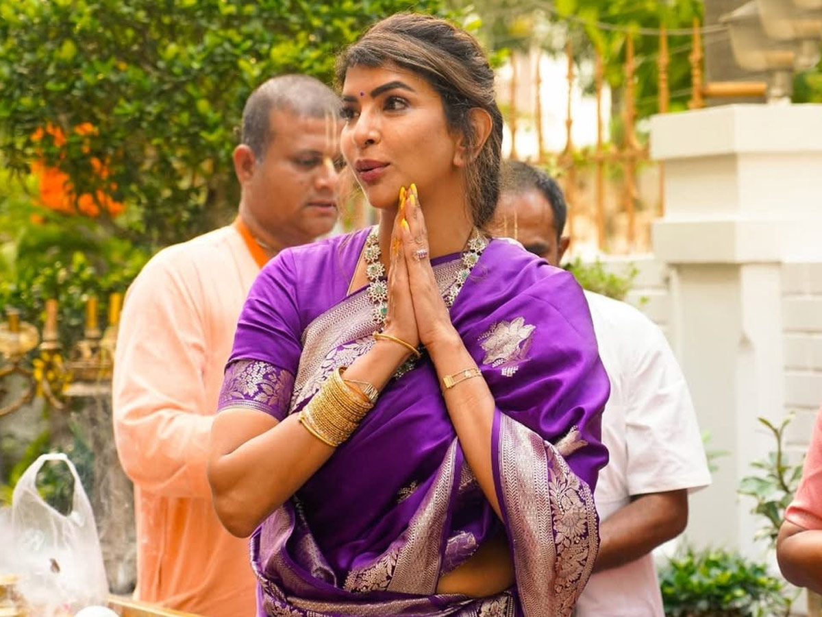 Manchu Lakshmi participated in cow worship under the Auspices of ISKCON Photos6