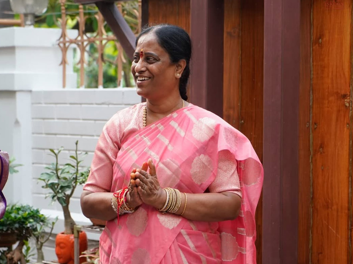 Manchu Lakshmi participated in cow worship under the Auspices of ISKCON Photos9