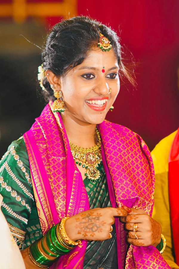 Singer Madhu Priya Emotional Post About Her parents Photos3