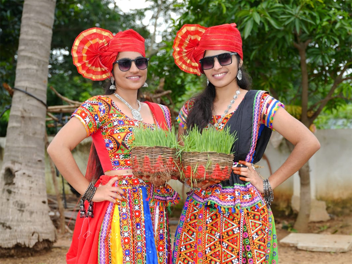 రంగారెడ్డి జిల్లా : అంగరంగ వైభవంగా తీజ్ సంబురాలు (ఫొటోలు) | Teej ...