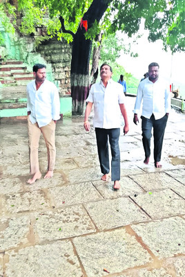 చివరి ఆయకట్టుకు సాగునీరు అందిస్తాం
1