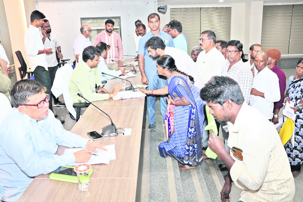 ‘ప్రజావాణి’ ఫిర్యాదులు త్వరగా పరిష్కరించాలి 1