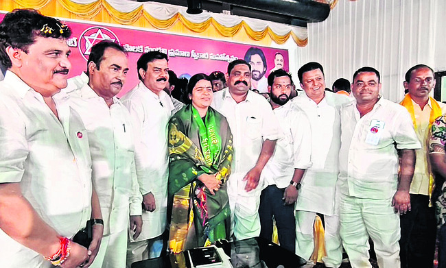 ఫిర్యాదులు సకాలంలో పరిష్కరించాలి 2