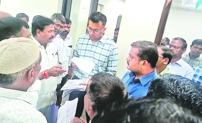 అనుమతులు ఇవ్వొద్దు 
2
