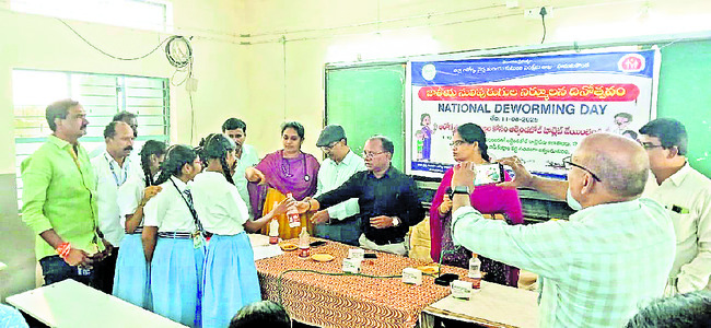 వ్యక్తిగత పరిశుభ్రత పాటించాలి
1