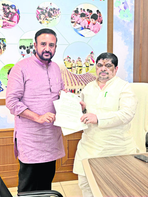ఎల్లారెడ్డి నియోజకవర్గానికి  పది బస్సులు.. 
1