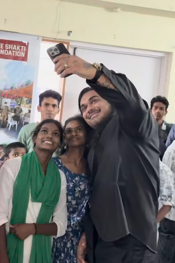 Hanuman Actress Varalakshmi And Her Husband With Orphans Photos6
