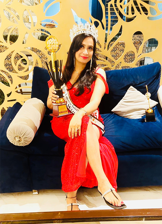 SK Mrs India Universe International Priyanka Tare11
