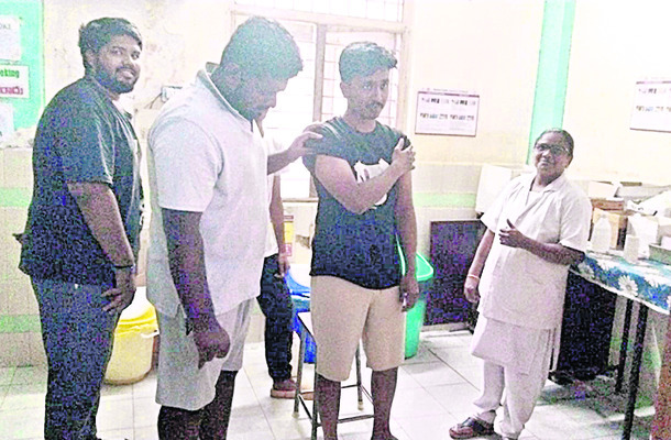 వీధి కుక్కల దాడిలో గాయాలు 1