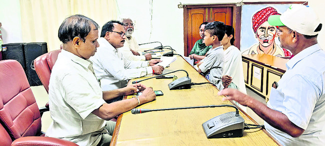 వినతుల వెల్లువ1