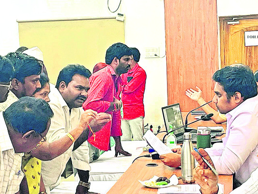 విద్యార్థిని మృతిపై సమగ్ర విచారణ చేపట్టాలి 4