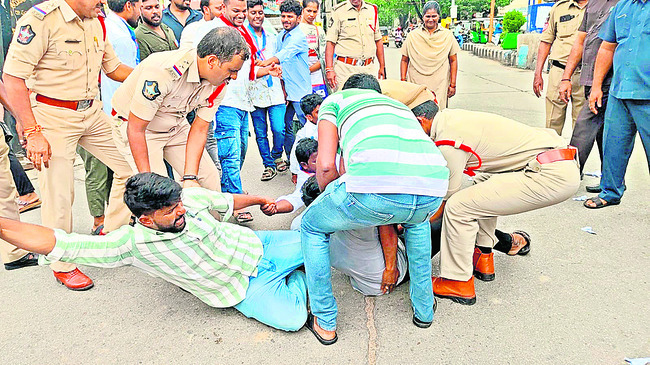 హక్కులను కాలరాస్తే ప్రతిఘటిస్తాం1