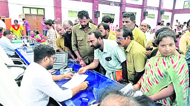 ఫ్రీ బస్సు మీద కస్సుబుస్సు2