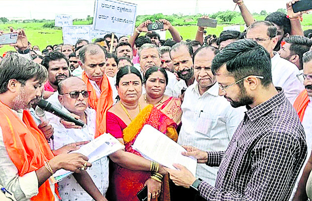 చెరువులో పడి ఇద్దరు బాలల మృతి 3