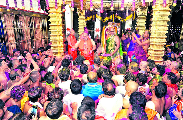 భువనమోహనుడికి బ్రహ్మరథం 3