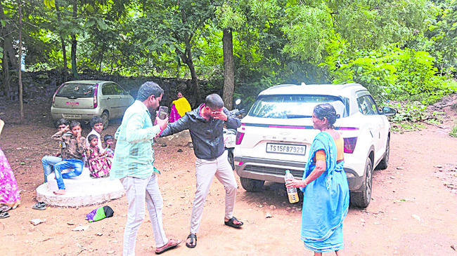 భూమి విరాసత్‌ చేయడం లేదని.. 1
