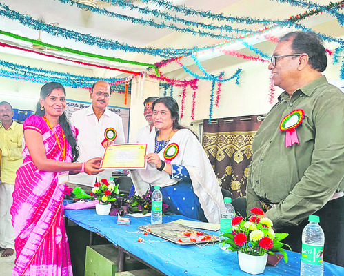 రైతు బీమాకు  దరఖాస్తు చేసుకోండి 
1
