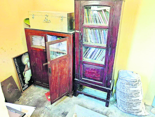 గురజాడ ఇంటిలో తాగుబోతు హల్‌చల్‌ 2