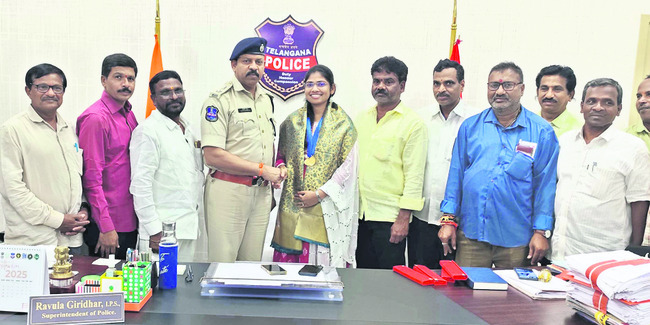 ప్రతిభను గుర్తించి వెలికితీయాలి 1