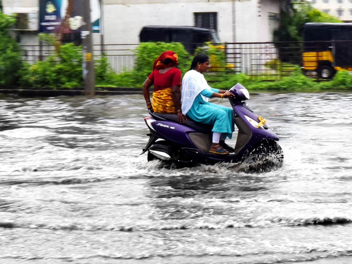 Heavy Rains In Telugu States Photos40