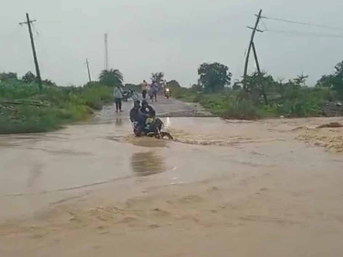 Heavy Rains In Telugu States Photos7