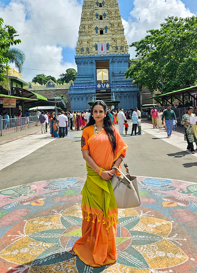 Tollywood Actress Laya At Simhachalam Temple Photos2