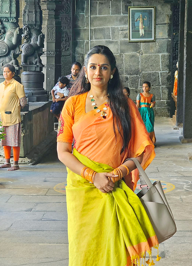 Tollywood Actress Laya At Simhachalam Temple Photos7