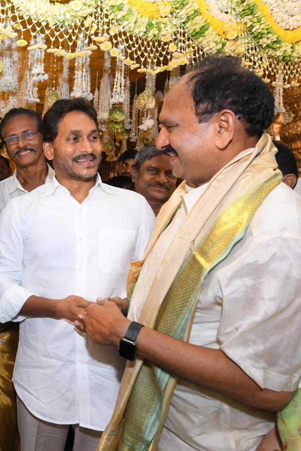 YS Jagan Attend YSRCP Puppala Vasubabu Daughter Marriage In Bhimavaram Photos5