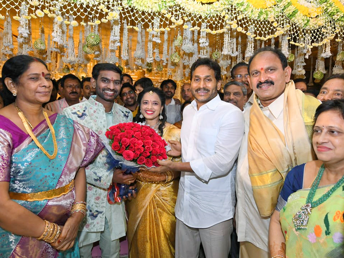 YS Jagan Attend YSRCP Puppala Vasubabu Daughter Marriage In Bhimavaram Photos3