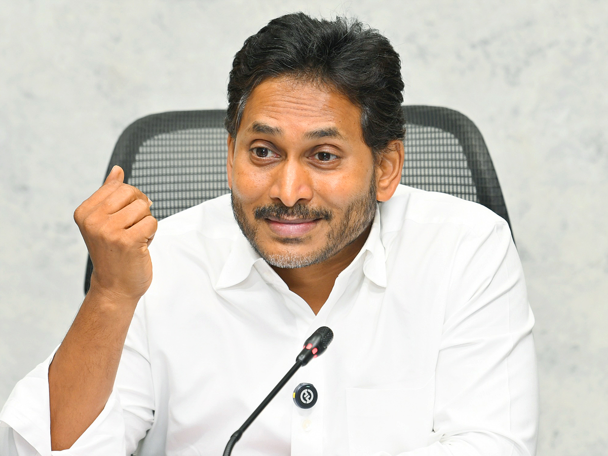 YS Jagan Sensational Press Meet on Pulivendula ZPTC By Election Photos7
