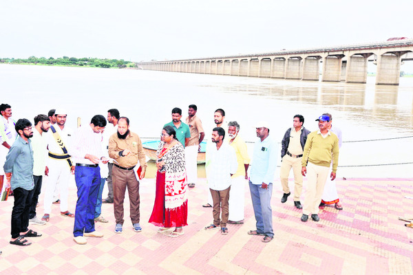 వర్షాలతో అప్రమత్తం 1
