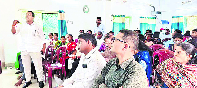 సమావేశంలో వెల్లువెత్తిన సమస్యలు 1