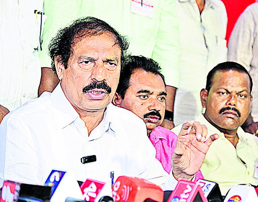 ఎస్సీ కాలనీల్లో విద్యుత్ సమస్యలు పరిష్కరించాలి 1