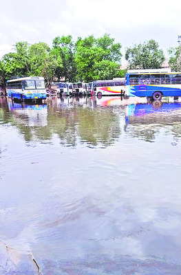 భారీ వర్షాలకు జిల్లా అతలాకుతలం2