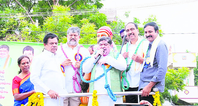 అధికారమే లక్ష్యంగా ముందుకు సాగాలి1