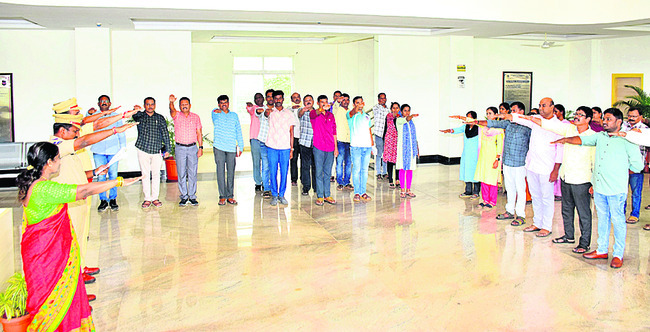 చెడు అలవాట్లకు దూరంగా ఉండాలి3