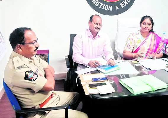 మద్యం బార్లకు అధిక దరఖాస్తులొచ్చేలా చూడండి1
