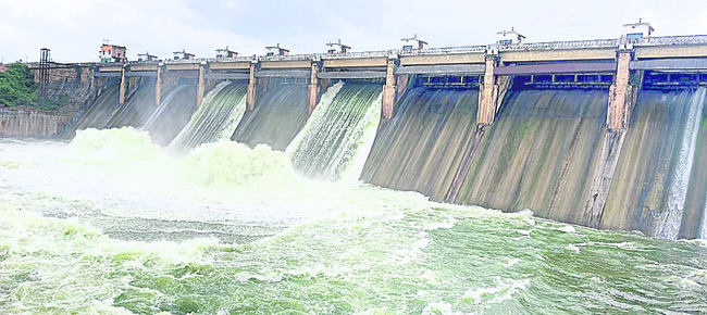 స్వర్ణ ప్రాజెక్ట్‌ గేటు ఎత్తివేత1