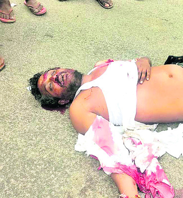 ఐచర్ ఢీకొని వ్యక్తి మృతి1