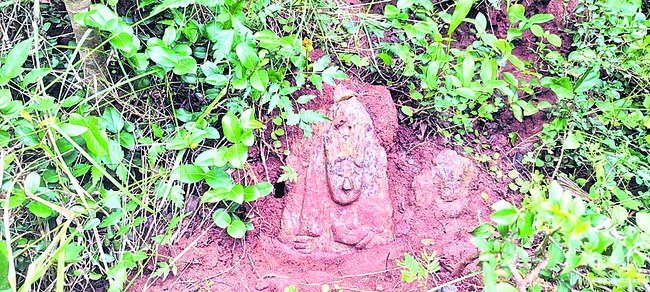 జోడూరు కొండపై పురాతన విగ్రహాలు  1