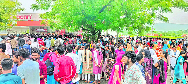 యథేచ్ఛగా శ్రమదోపిడీ1