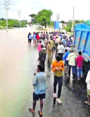భారీ వర్షాలకు జిల్లా అతలాకుతలం5