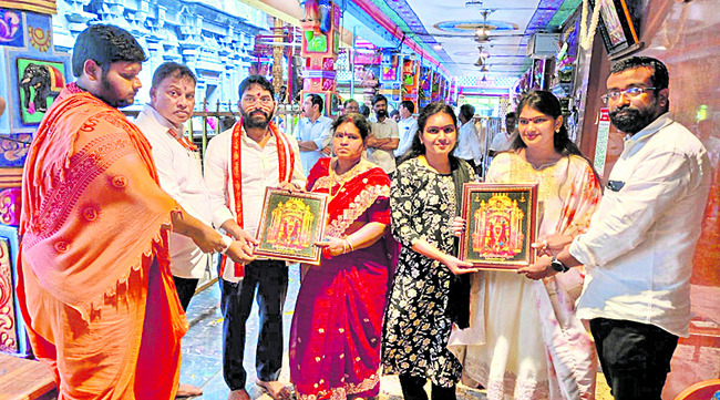 నిత్యాన్నదానానికి  రూ.2 లక్షల విరాళం2