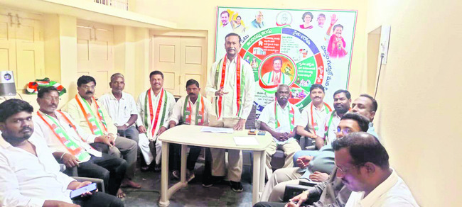 ప్రభుత్వ చీఫ్‌ విప్‌కు పతాకావిష్కరణ బాధ్యతలు 
1